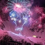 Mit einem spektakulären Feuerwerk vor Alpenkulisse beging Innsbruck den Jahreswechsel