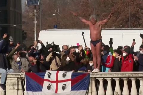 Video: Italiener springen in den eiskalten Tiber