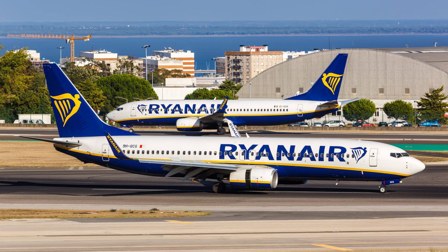 Zwei Boeing 737 von Ryanair
