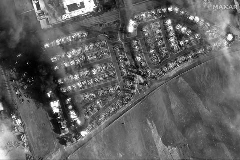 Ein Satellitenfoto zeigt brennende Häuser in Superior, USA