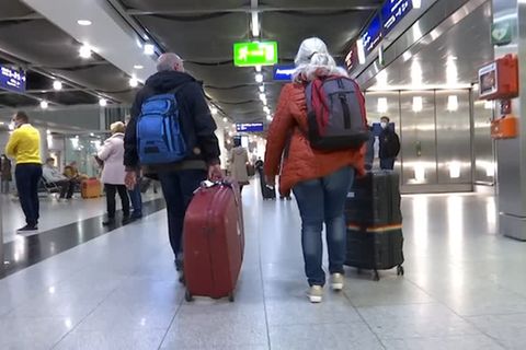 Video: Aida-Passagiere zurück in Deutschland