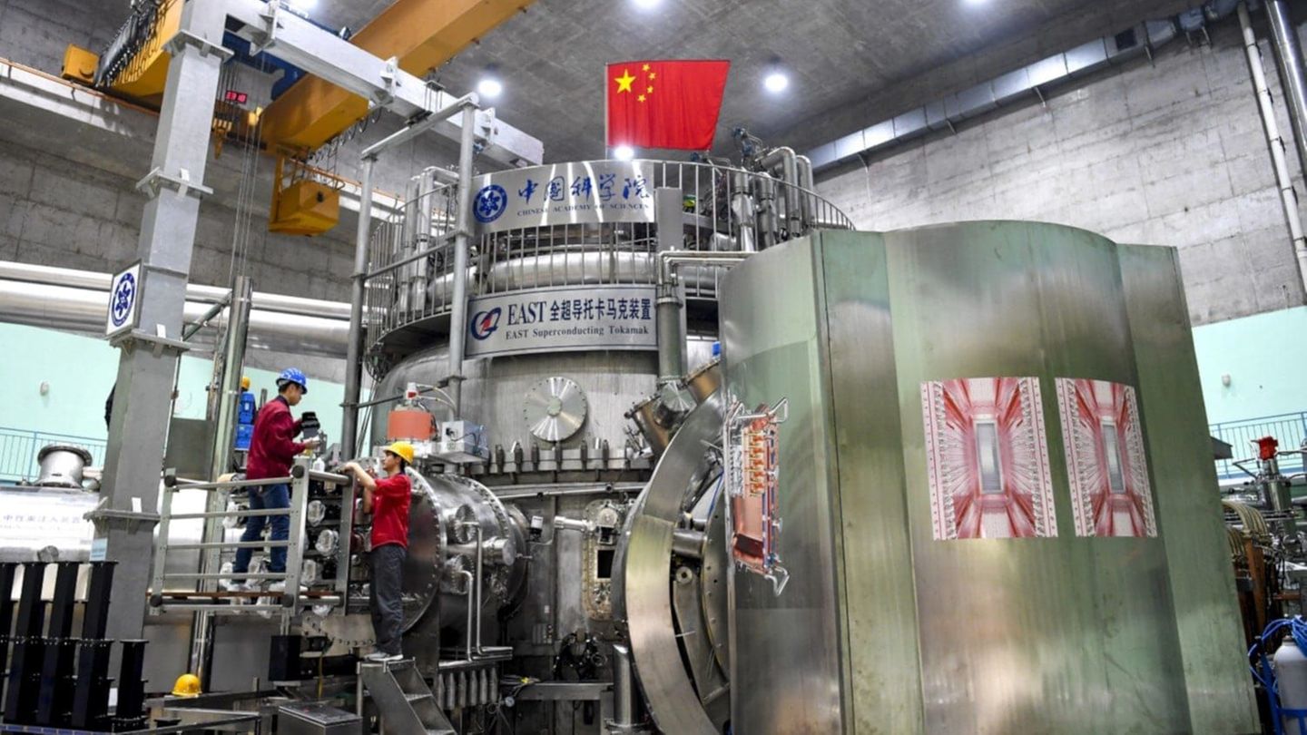 EAST reactor produces consecutive records