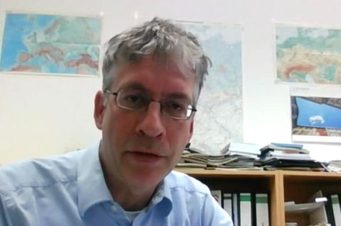Dr. Ulrichs im Interview: Epidemiologe Ulrichs erklärt: Mit dieser Wucht könnte Omikron uns treffen