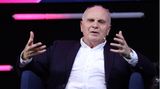 Hoeneß im September 2018 auf der Digital X in Köln. Der bald 70-Jährige ist weiterhin ein gern gesehener Interviewpartner und Talkgast, der sich zu den Themen der Zeit äußert, sei es zu Veganern, Corona und der Politik. Was den umstrittenen Sponsorenvertrag mit der Fluglinie Qatar Airways Katar angeht, bleibt Hoeneß ganz der Alte. Er rät seinen Bayern, die Zusammenarbeit nach 2023 fortzusetzen, falls bestimmte Voraussetzungen erfüllt seien: "Ich persönlich würde zu einer Verlängerung tendieren, wenn wir das Gefühl haben, dass wir mit dieser Partnerschaft einen Beitrag leisten können, dass sich die Dinge vor Ort verbessern und weiter verbessern werden", sagte er.