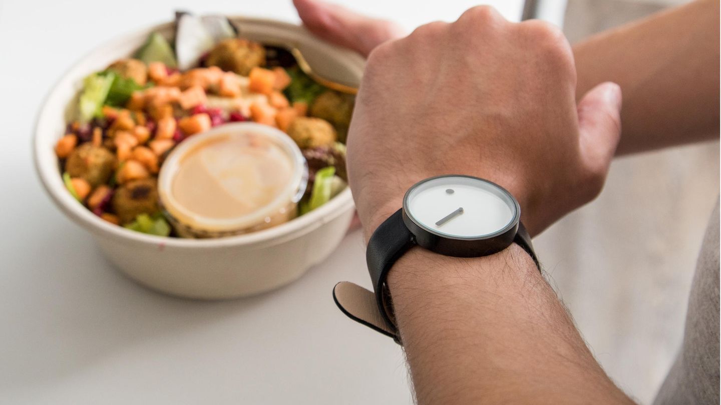 Intermittent fasting: Lose weight quickly and healthily with the 16: 8 or 5: 2 method