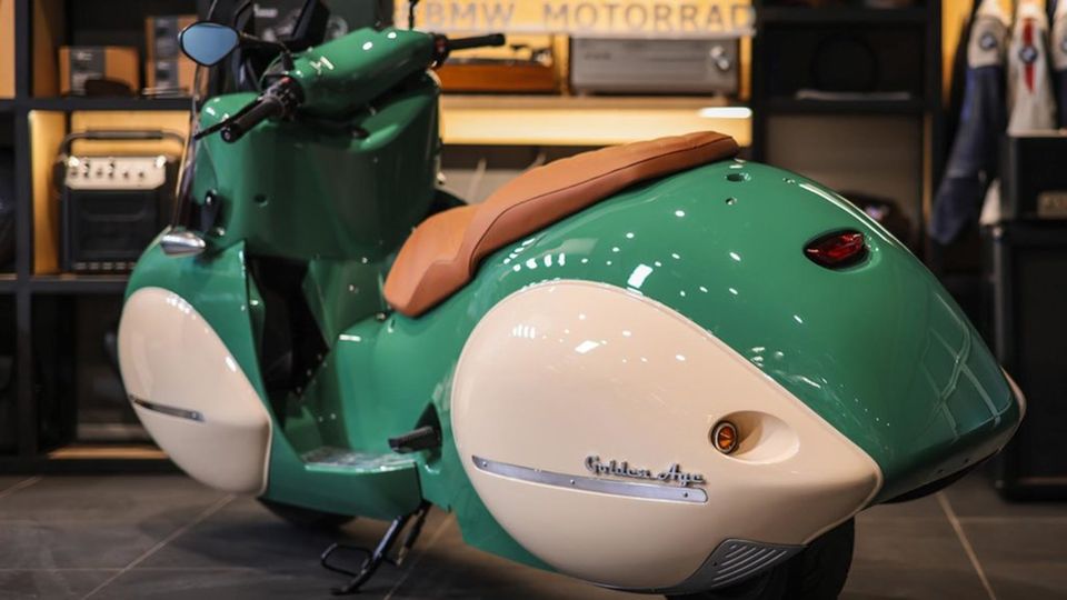 Retro-Motorroller: Der Roller hat nun ein ausladendes Heck. Der Roller hat nun ein ausladendes Heck.