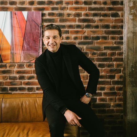 Andreas Elsholz, deutscher Schauspieler und Sänger, posiert für ein Porträit im Hotel Vier Jahreszeiten in Hamburg. //Honorarfrei für die Nutzung in Print, Online und Paid für alle Objekte der stern Gruppe, da festangestellter Stern Stipendiat vom 01.08...