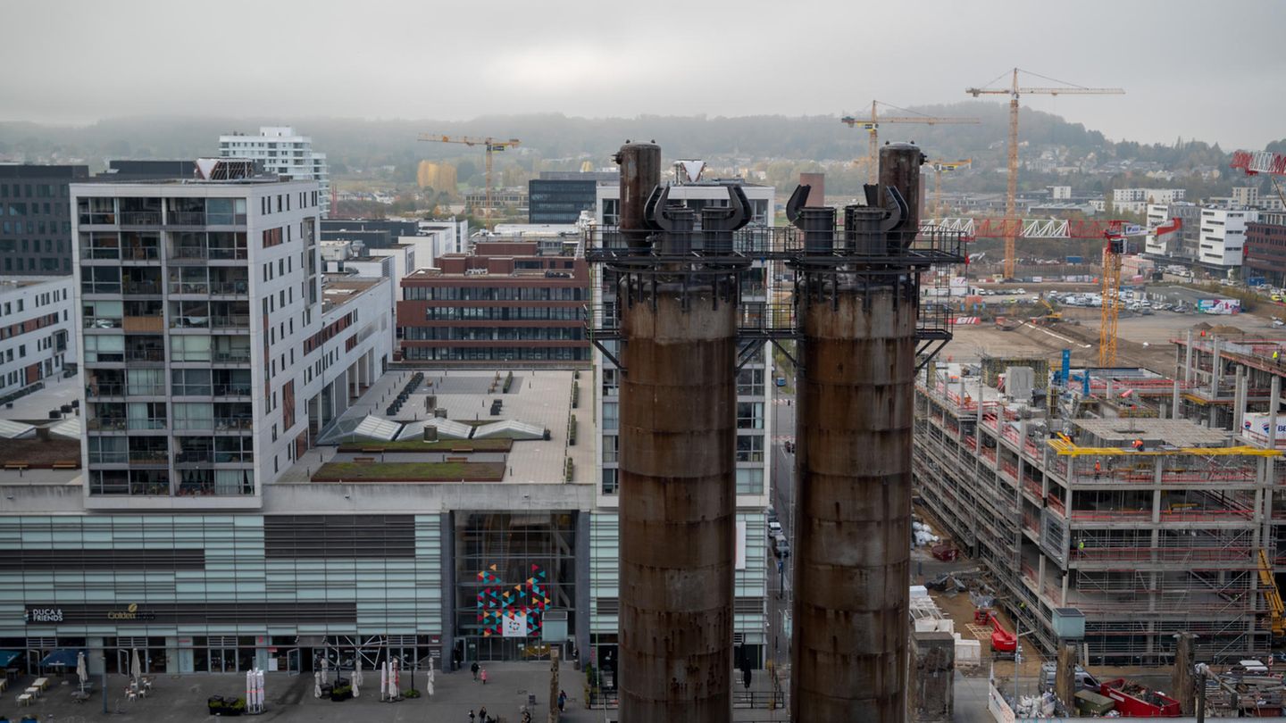 Ehemalige Hochöfen stehen im Stadtteil Belvaux von Esch, einer der drei Europäischen Kulturhauptstädte 2022.