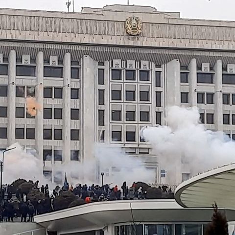 Kasachstan: Demonstranten stürmen die Stadtverwaltung von Almaty