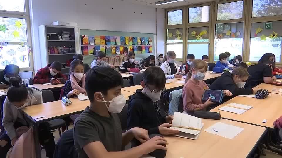 Video: Kultusminister wollen Schulen offen halten