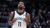 Als einer der wenigen ungeimpften NBA-Profis wurde Kyrie Irving für den Saisonbeginn von den Brooklyn Nets ausgeschlossen. Der millionenschwere Basketball-Star sollte ursprünglich erst nach einer Impfung wieder spielen dürfen. Nun aber die Wende: Der 29-Jährige hat wieder gespielt und beim 129:121-Auswärtssieg bei den Indiana Pacers 22 Punkte erzielt. "Es hat sich unglaublich angefühlt", sagte der 29 Jahre alte Aufbauspieler nach der Partie über seine Rückkehr. "Das betrachte ich nicht als selbstverständlich." An Heimspielen soll Irving jedoch wegen der Corona-Regeln in New York noch nicht teilnehmen dürfen.
