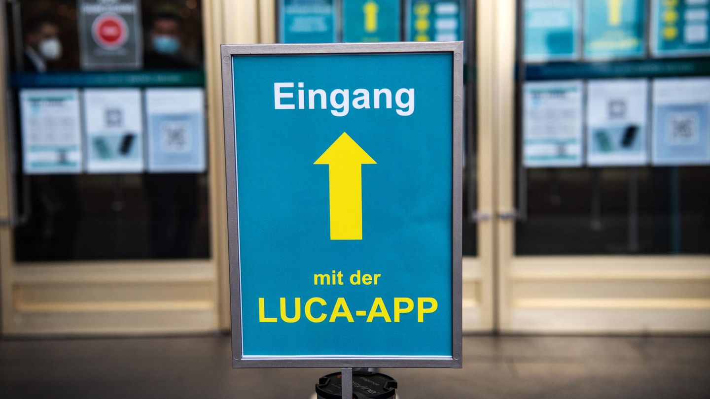 Entry sign with reference to Luca . app