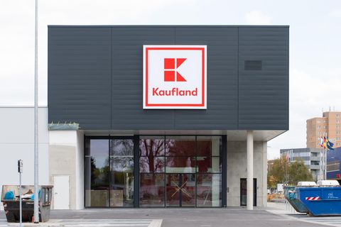 Eine Kaufland-Filiale (Symbolbild). In einem Laden der Kette gab es nun laut einer Kundin einen rassistischen Vorfall.