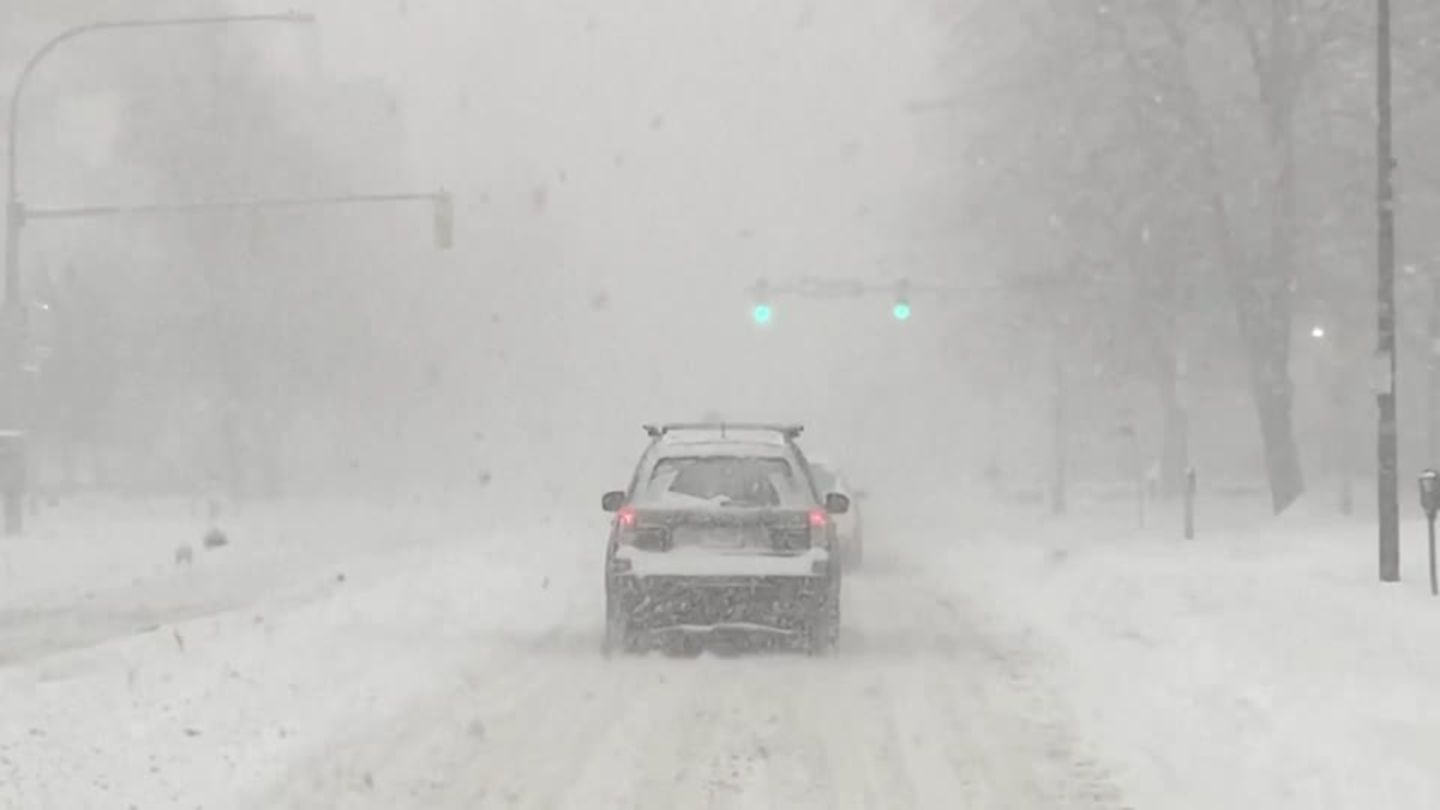 Video: New York is sinking in the snow