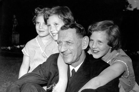 Prinzessin Margrethe (r) mit ihrem Vater König Frederik IX. und ihren Schwestern Anne-Marie (l) und Benedikte
