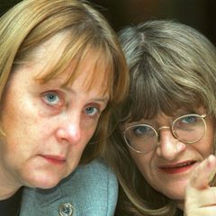 Angela Merkel und Alice Schwarzer im Jahr 2000 in Berlin