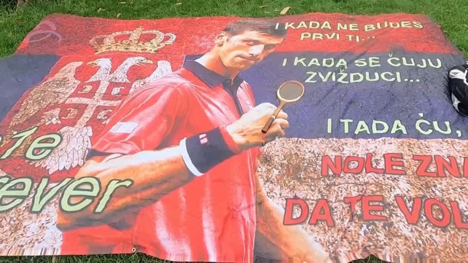 Video: Jubeln und beten für Djokovic Video: Jubeln und beten für Djokovic