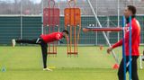 FC Augsburg: Reece Oxford, Niklas Dorsch und Daniel Klein, Tomas Koubek