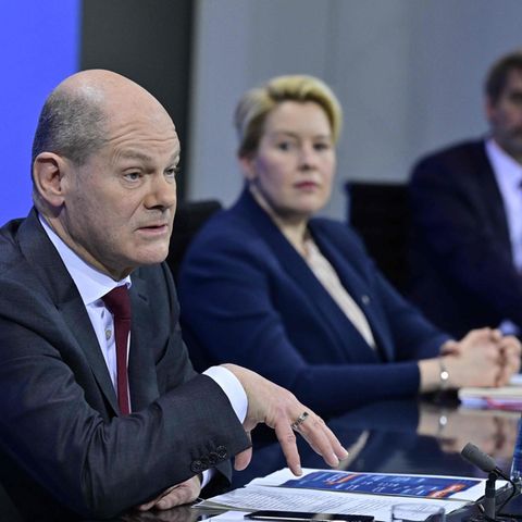 Coronavirus-Pandemie: Kanzler Olaf Scholz und Berlins Bürgermeisterin Franziska Giffey