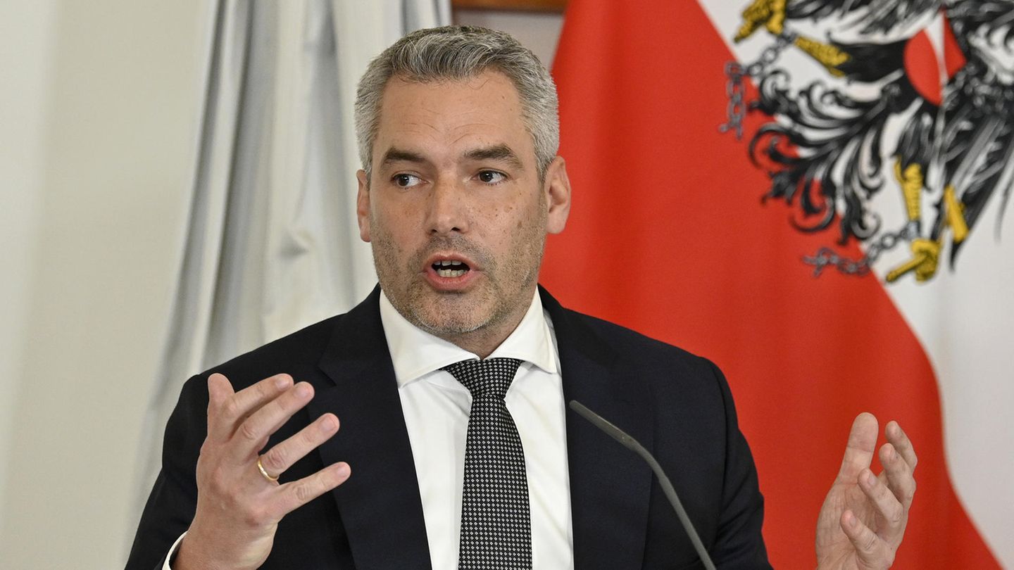 Austria’s Chancellor Nehammer tested positive for Corona