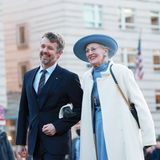 Im November 2021 haben Margrethe und Kronprinz Frederik Deutschland besucht. Hier sind sie am Brandenburger Tor
