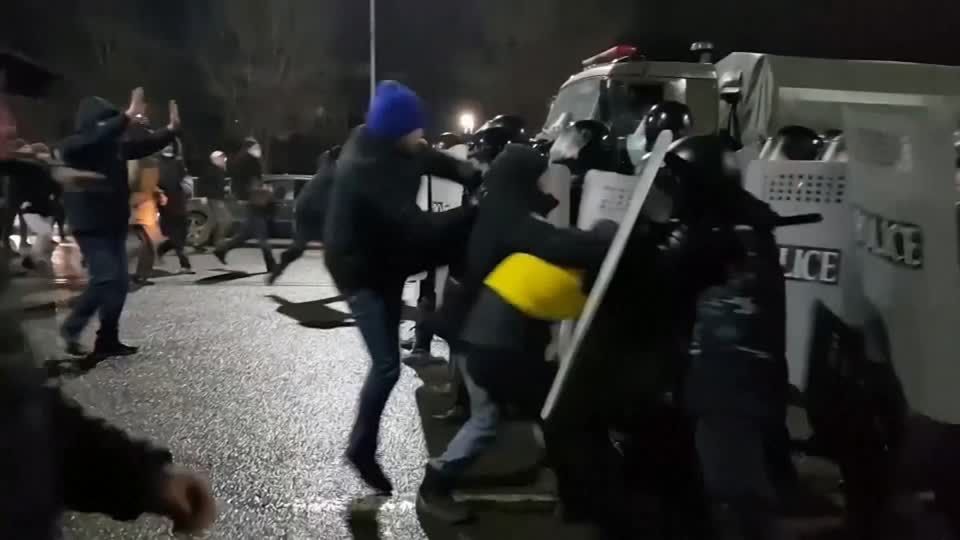 Proteste: Mehr als 160 Tote bei Unruhen in Kasachstan Proteste: Mehr als 160 Tote bei Unruhen in Kasachstan