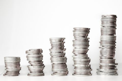 Finanzexperte erklärt: Mit diesen Tricks sparen Sie ganz einfach Geld