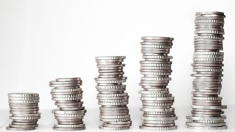 Finanzexperte erklärt: Mit diesen Tricks sparen Sie ganz einfach Geld