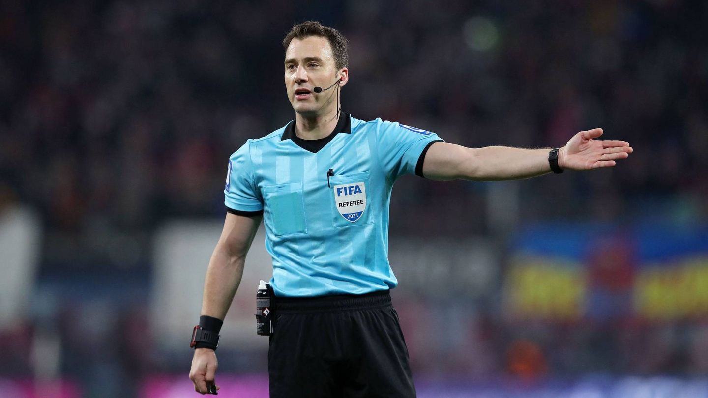 Bundesliga: Referee Felix Zwayer confirms break