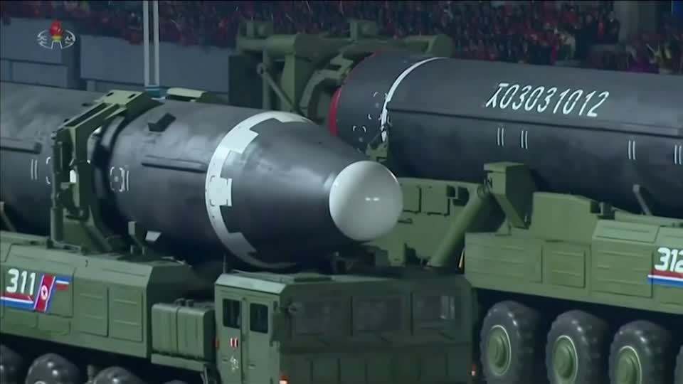 Video: Nordkorea testet eine ballistische Rakete Video: Nordkorea testet eine ballistische Rakete