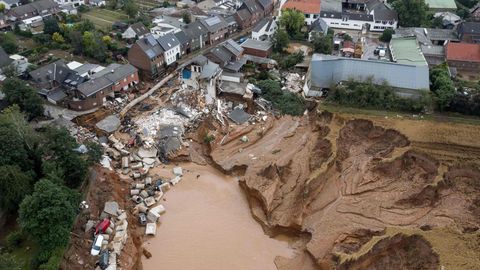 In Erftstadt-Blessem haben Erdrutsche bei der Flutkatastrophe im Juli mehrere Häuser in die Tiefe gerissen