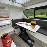 Bank und Tich lassen sich in ein weiteres Bett umbauen.