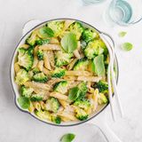 Cremige One-Pot-Pasta mit Brokkoli und Parmesan