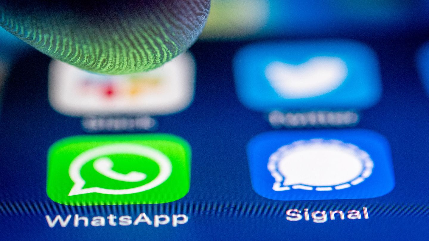 Signal-App neben Whatsapp-Messenger
