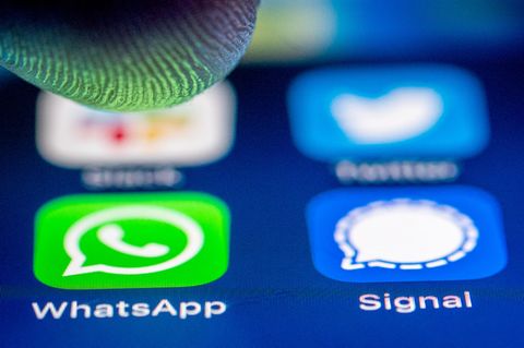 Signal-App neben Whatsapp-Messenger