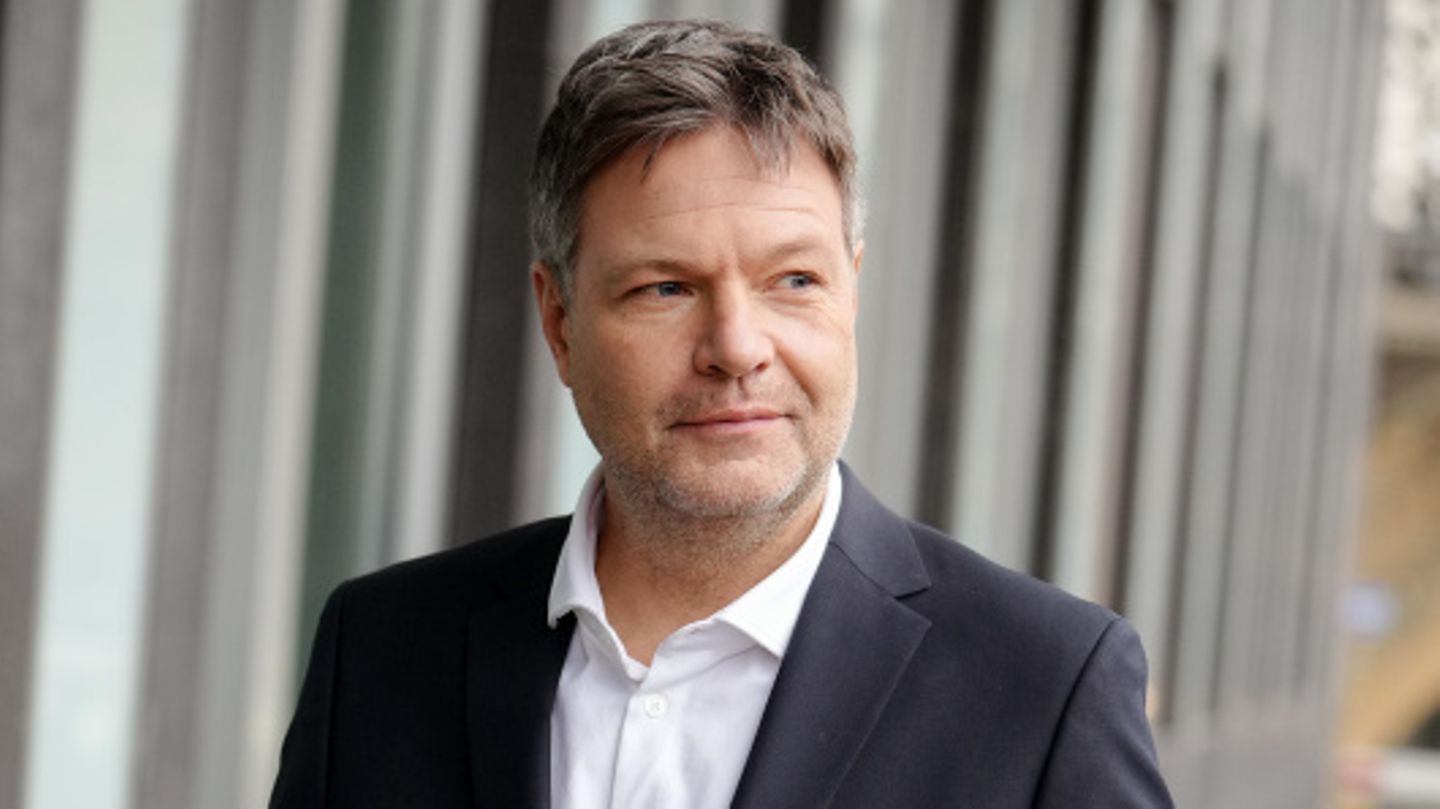 Robert Habeck is speeding up the energy transition – but time is running out
