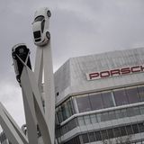 Platz 5: Porsche (4,4 Punkte)  Der traditionsreiche Autobauer (hier das Stammwerk in Stuttgart) ist ebenfalls als Arbeitgeber beliebt. Zu den Pluspunkten zählt ein IT-Mitarbeiter neben dem Gehalt auch das "Gefühl, Teil dieser Familie zu sein".