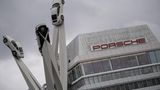Platz 5: Porsche (4,4 Punkte)  Der traditionsreiche Autobauer (hier das Stammwerk in Stuttgart) ist ebenfalls als Arbeitgeber beliebt. Zu den Pluspunkten zählt ein IT-Mitarbeiter neben dem Gehalt auch das "Gefühl, Teil dieser Familie zu sein".