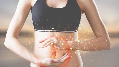 Gesunde Ernährung: Bauch einer Frau
