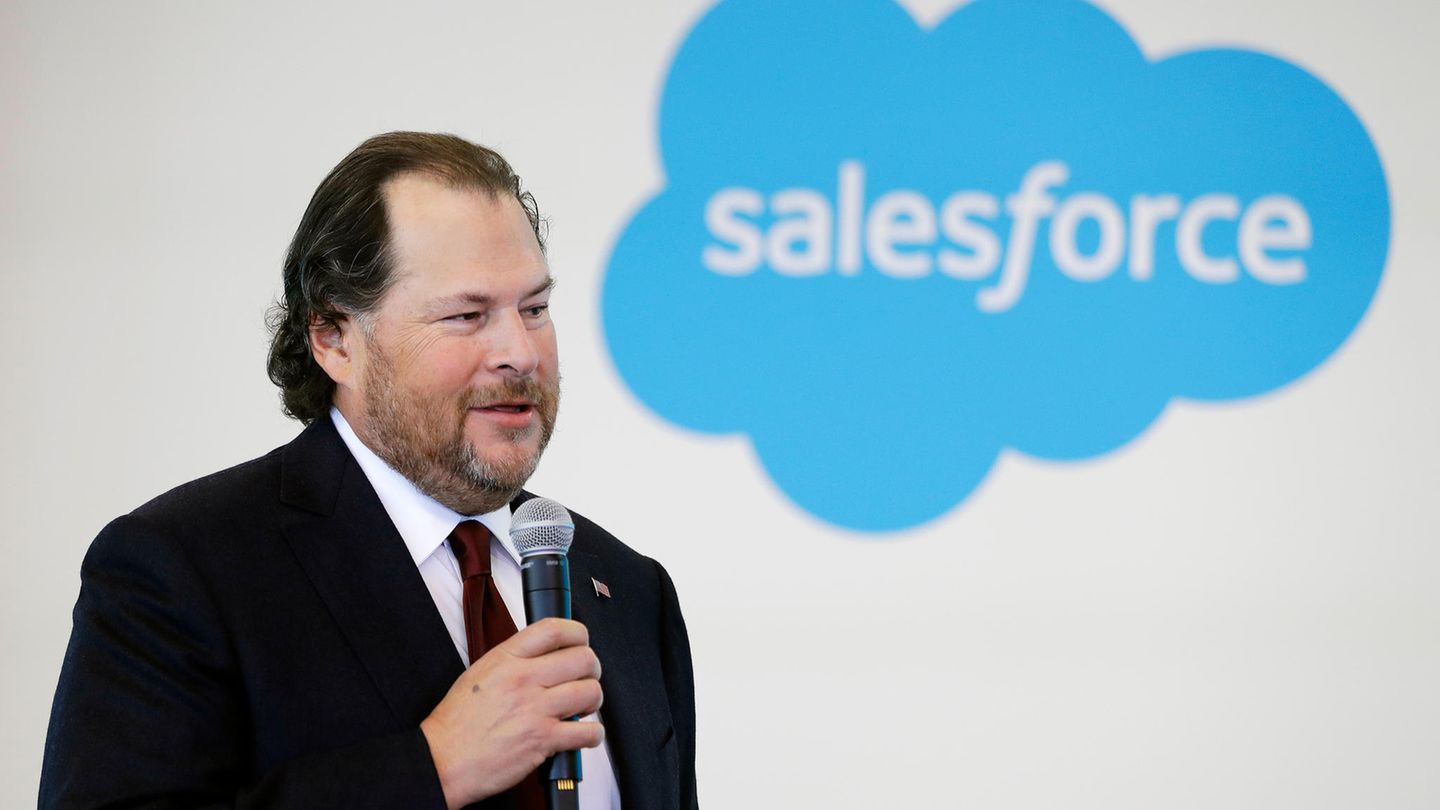 Mitarbeiterbewertungen: Platz 1: Salesforce (4,7) Die höchste Mitarbeiter-Durchschnittsbewertung erreicht im abgelaufenen Jahr das Softwareunternehmen Salesforce. Der von Marc Benioff geleitete Konzern hat weltweit mehr als 50.000 Beschäftigte. Deutsche Standorte gibt es in München, Düsseldorf, Frankfurt, Berlin und Jena. Platz 1: Salesforce (4,7) Die höchste Mitarbeiter-Durchschnittsbewertung erreicht im abgelaufenen Jahr das Softwareunternehmen Salesforce. Der von Marc Benioff geleitete Konzern hat weltweit mehr als 50.000 Beschäftigte. Deutsche Standorte gibt es in München, Düsseldorf, Frankfurt, Berlin und Jena.