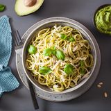 Spaghetti mit schnellem Avocadopesto