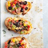 Bunt belegte Pizzastullen