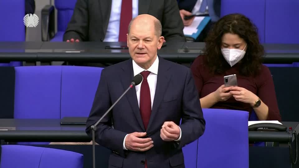 Video: Scholz: "Der Truppenaufmarsch entlang der ukrainischen Grenze macht mir Sorgen"