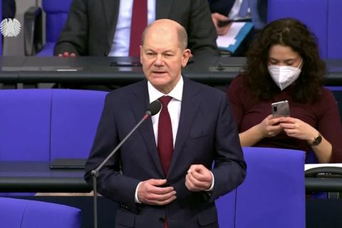 Video: Scholz: "Der Truppenaufmarsch entlang der ukrainischen Grenze macht mir Sorgen"