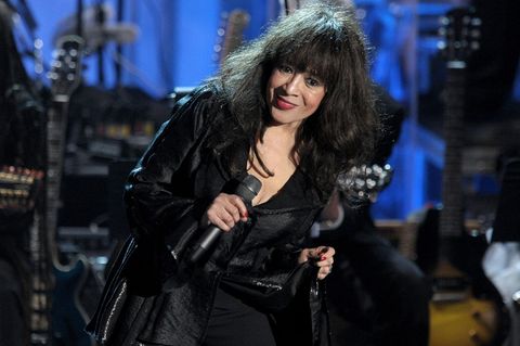 Ronnie Spector - hier bei einem Auftritt in New York im Frühjahr 2010 - war lange Jahre die Frontfrau der Rock'n'Roll-Band "The Ronettes"