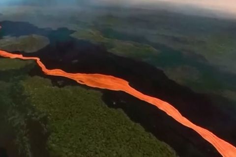 Video: Der Wolf spuckt Lava