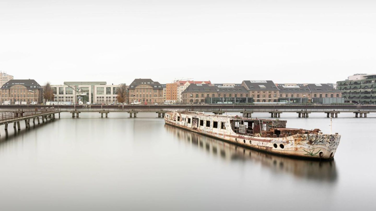 "Dr Ingrid Wengler" auf der Spree "Dr Ingrid Wengler" auf der Spree