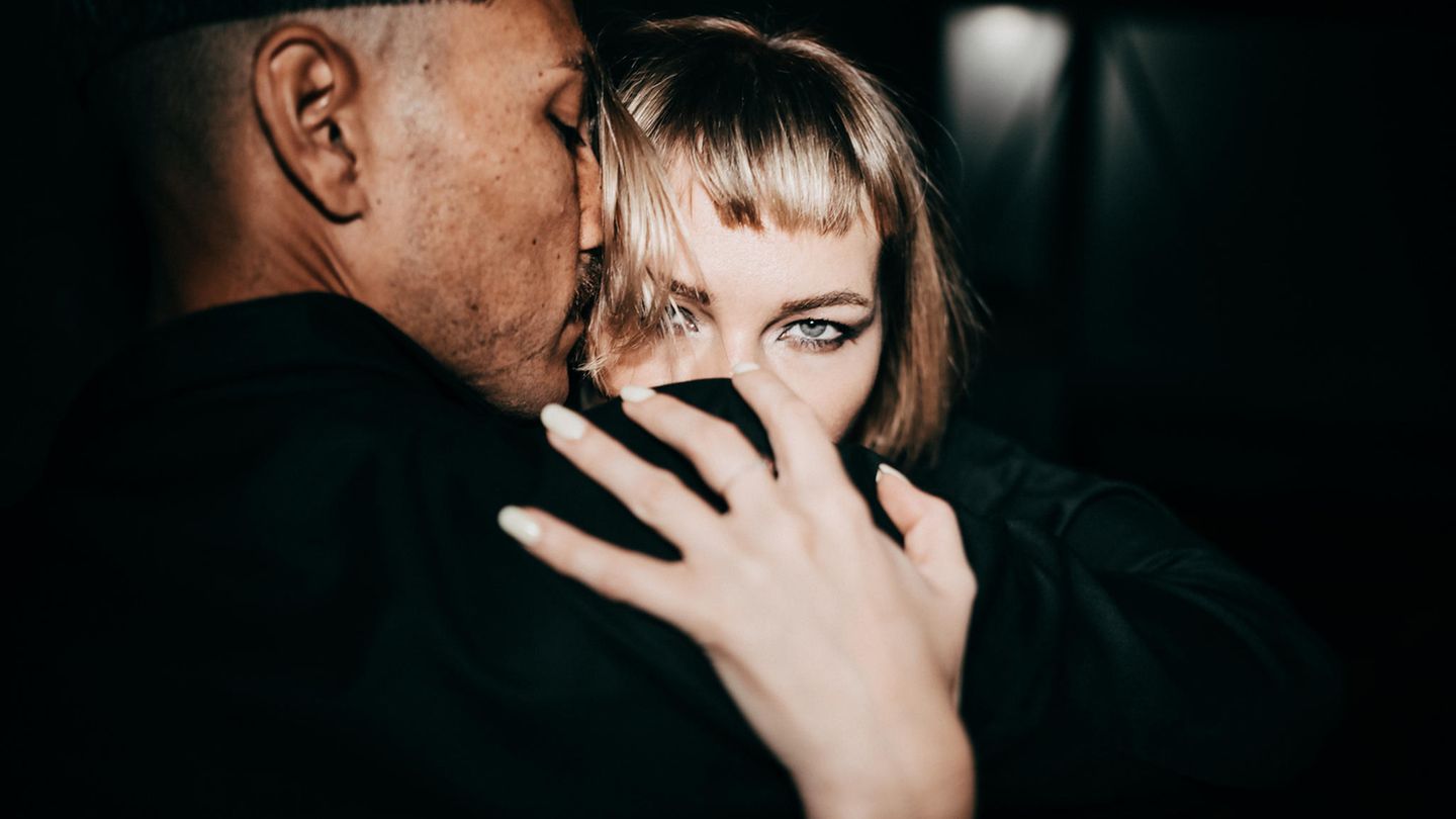 Meist sind es Männer, aber es gibt auch Frauen mit einem Doppelleben
