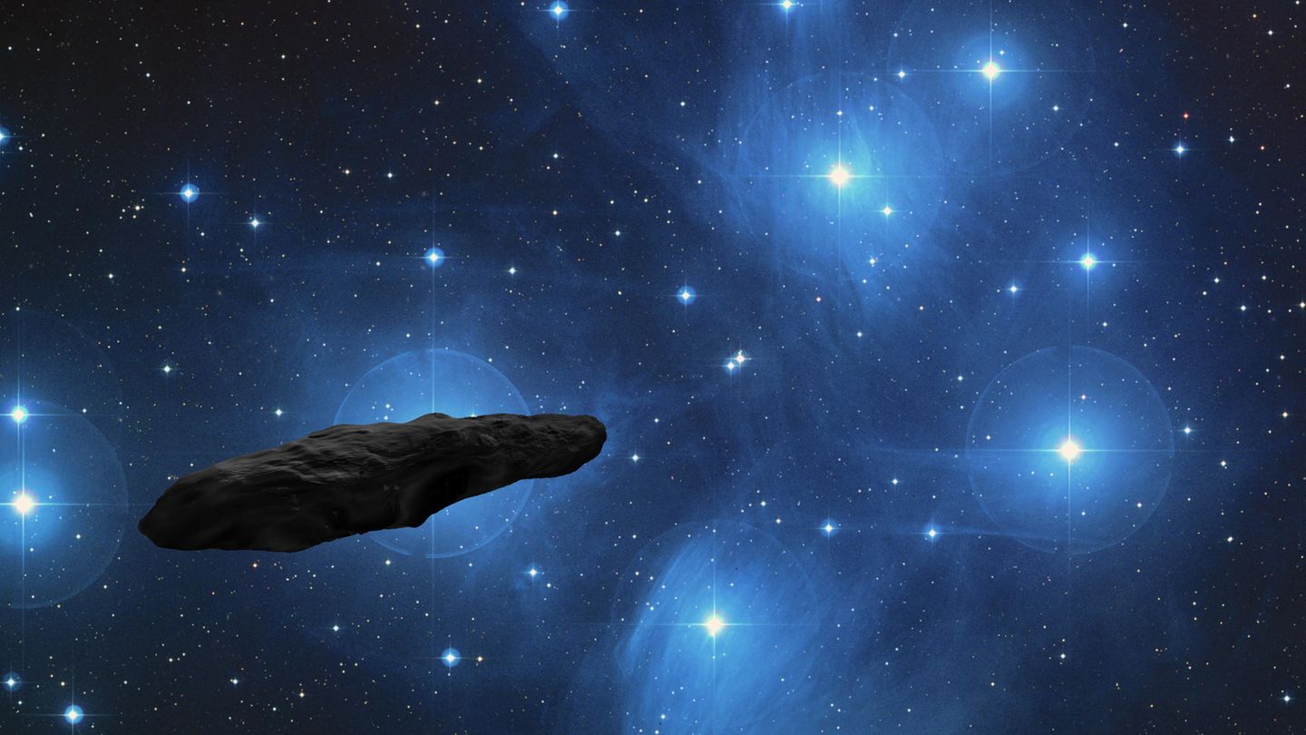 Asteroide che vola nello spazio