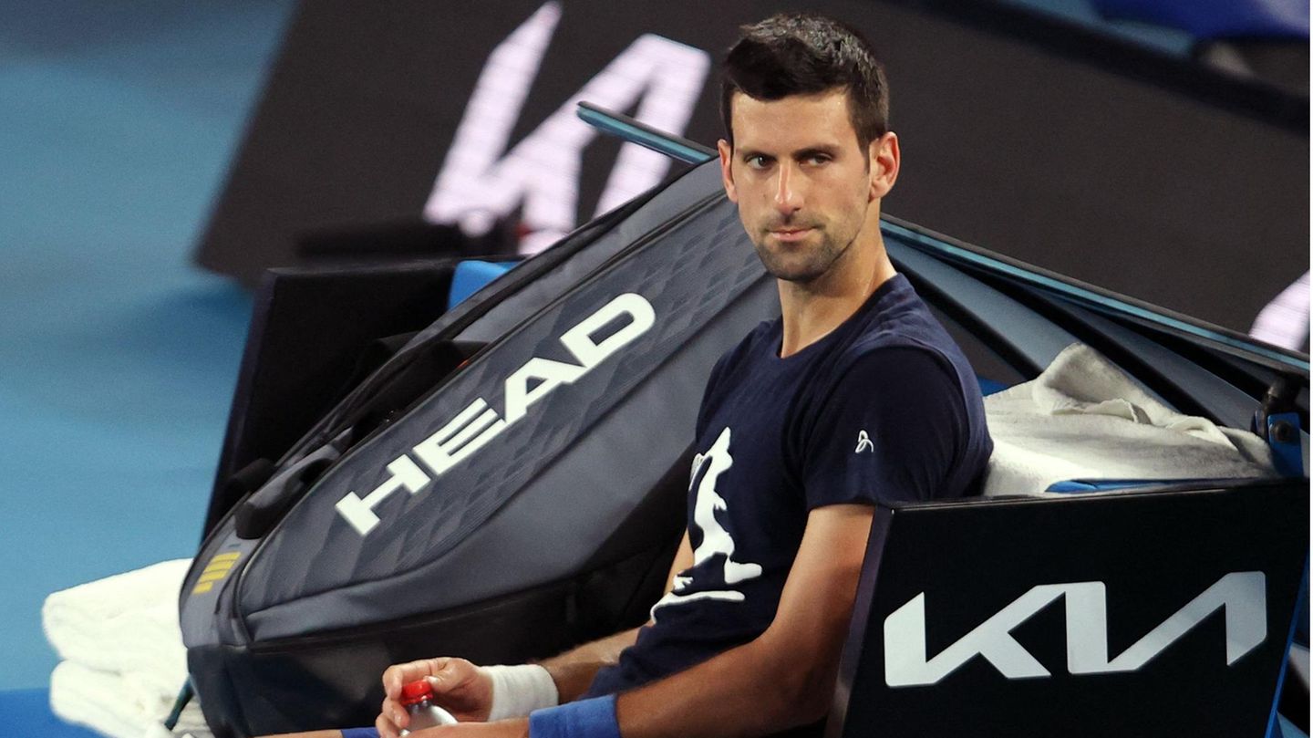 Tennisprofi Novak Djokovic muss um seine Teilnahme bei der Australian Open bangen